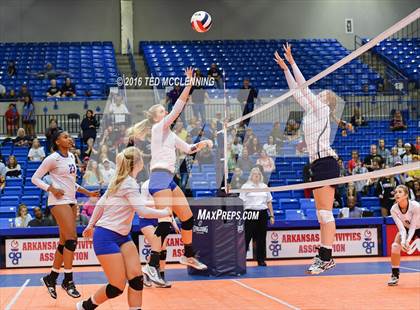 Thumbnail 1 in Paris vs Conway Christian  (AHSAA 3A State Final) photogallery.