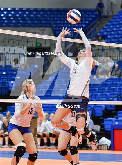 Thumbnail 3 in Paris vs Conway Christian  (AHSAA 3A State Final) photogallery.