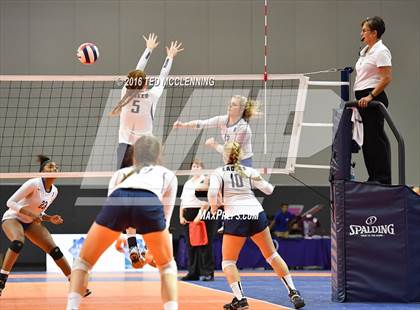 Thumbnail 2 in Paris vs Conway Christian  (AHSAA 3A State Final) photogallery.