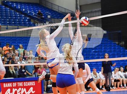 Thumbnail 1 in Paris vs Conway Christian  (AHSAA 3A State Final) photogallery.