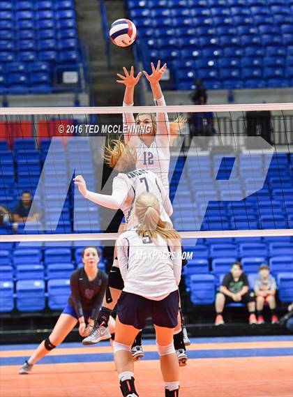 Thumbnail 3 in Paris vs Conway Christian  (AHSAA 3A State Final) photogallery.