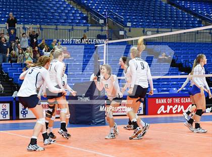 Thumbnail 1 in Paris vs Conway Christian  (AHSAA 3A State Final) photogallery.