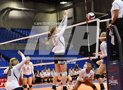 Thumbnail 2 in Paris vs Conway Christian  (AHSAA 3A State Final) photogallery.