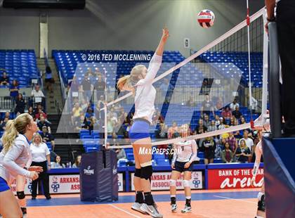 Thumbnail 1 in Paris vs Conway Christian  (AHSAA 3A State Final) photogallery.