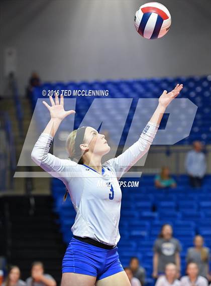 Thumbnail 3 in Paris vs Conway Christian  (AHSAA 3A State Final) photogallery.