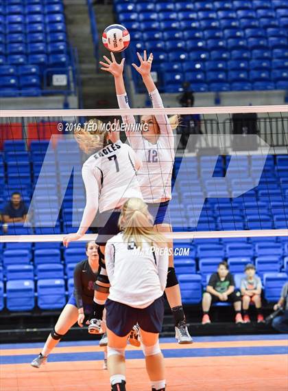 Thumbnail 2 in Paris vs Conway Christian  (AHSAA 3A State Final) photogallery.