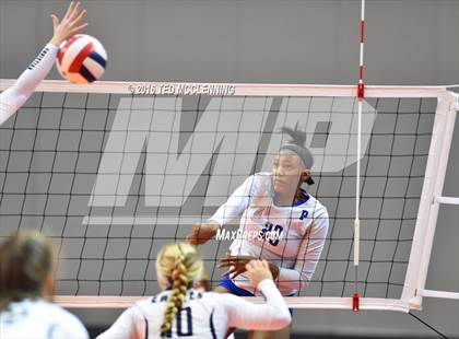 Thumbnail 1 in Paris vs Conway Christian  (AHSAA 3A State Final) photogallery.