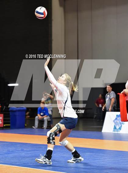 Thumbnail 1 in Paris vs Conway Christian  (AHSAA 3A State Final) photogallery.
