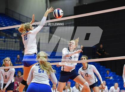 Thumbnail 2 in Paris vs Conway Christian  (AHSAA 3A State Final) photogallery.