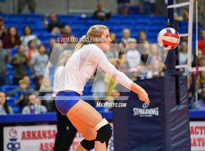 Thumbnail 1 in Paris vs Conway Christian  (AHSAA 3A State Final) photogallery.