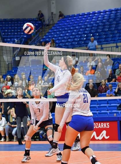 Thumbnail 2 in Paris vs Conway Christian  (AHSAA 3A State Final) photogallery.