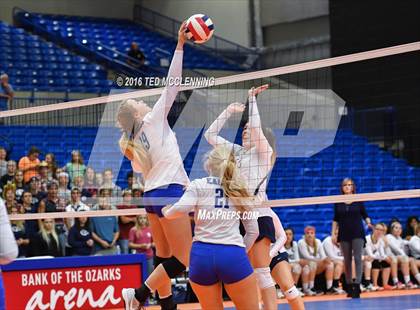 Thumbnail 3 in Paris vs Conway Christian  (AHSAA 3A State Final) photogallery.