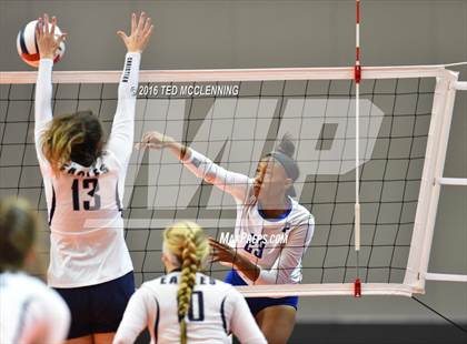 Thumbnail 1 in Paris vs Conway Christian  (AHSAA 3A State Final) photogallery.