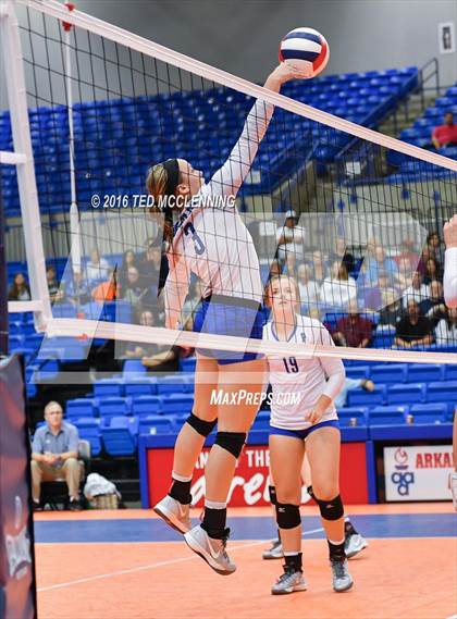 Thumbnail 2 in Paris vs Conway Christian  (AHSAA 3A State Final) photogallery.