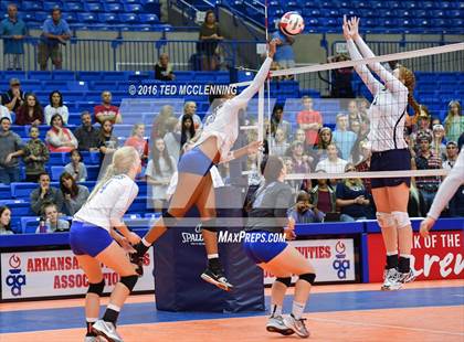 Thumbnail 1 in Paris vs Conway Christian  (AHSAA 3A State Final) photogallery.