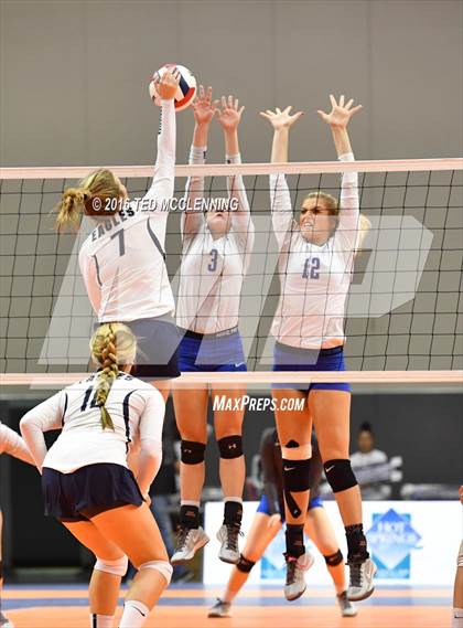 Thumbnail 2 in Paris vs Conway Christian  (AHSAA 3A State Final) photogallery.