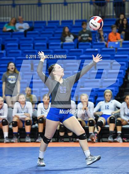 Thumbnail 2 in Paris vs Conway Christian  (AHSAA 3A State Final) photogallery.