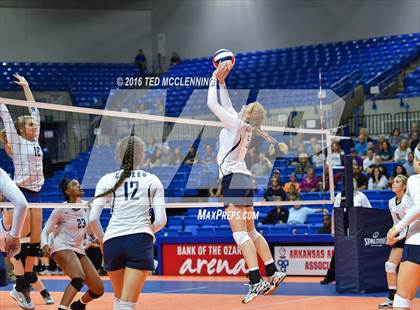 Thumbnail 2 in Paris vs Conway Christian  (AHSAA 3A State Final) photogallery.