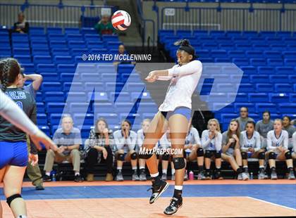 Thumbnail 3 in Paris vs Conway Christian  (AHSAA 3A State Final) photogallery.