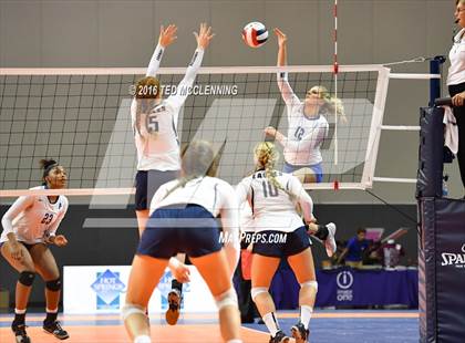 Thumbnail 1 in Paris vs Conway Christian  (AHSAA 3A State Final) photogallery.