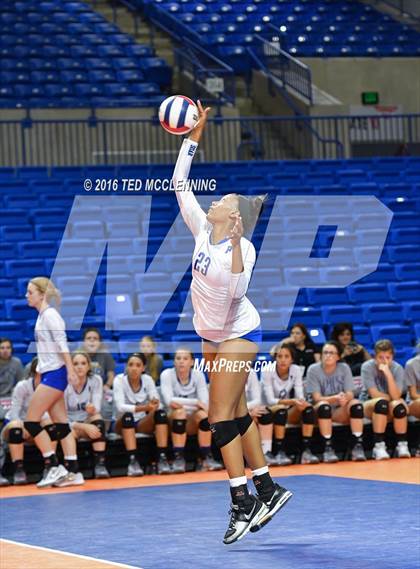 Thumbnail 1 in Paris vs Conway Christian  (AHSAA 3A State Final) photogallery.