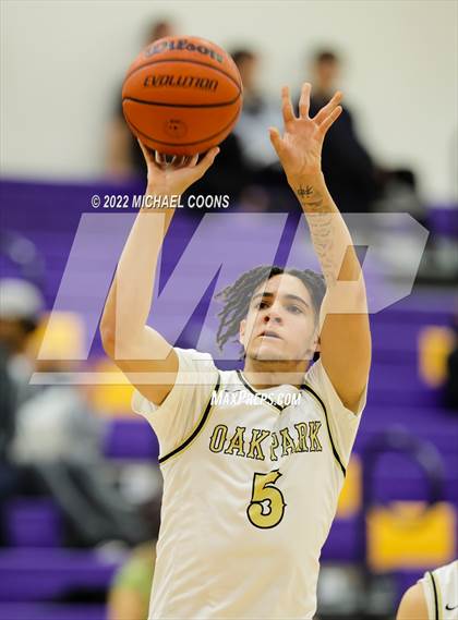 Thumbnail 3 in Oak Park vs. Crespi photogallery.