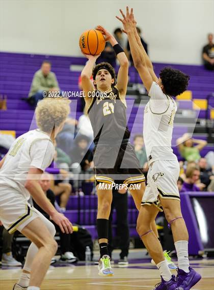 Thumbnail 3 in Oak Park vs. Crespi photogallery.