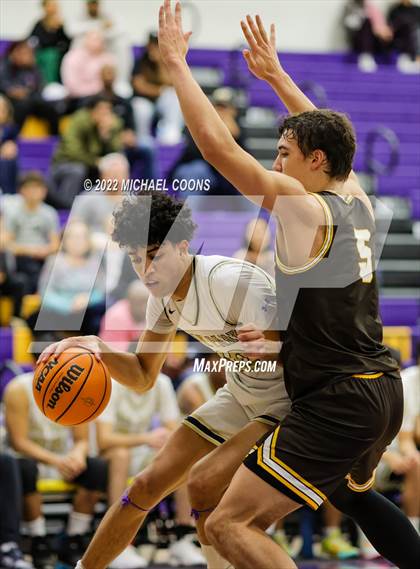 Thumbnail 3 in Oak Park vs. Crespi photogallery.