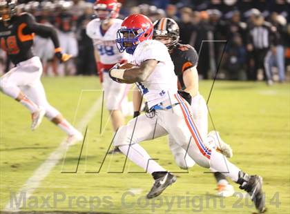 Thumbnail 3 in Vestavia Hills @ Hoover (AHSAA Class 6A Semifinal) photogallery.