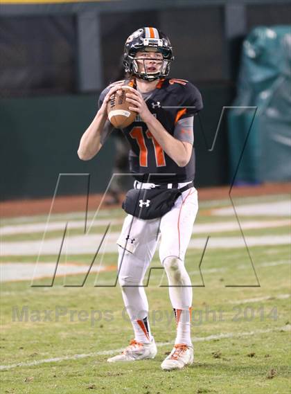 Thumbnail 3 in Vestavia Hills @ Hoover (AHSAA Class 6A Semifinal) photogallery.