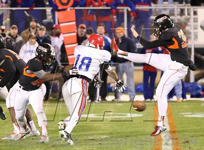 Thumbnail 1 in Vestavia Hills @ Hoover (AHSAA Class 6A Semifinal) photogallery.