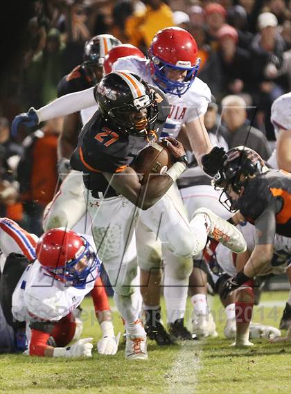 Thumbnail 2 in Vestavia Hills @ Hoover (AHSAA Class 6A Semifinal) photogallery.