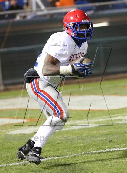 Thumbnail 3 in Vestavia Hills @ Hoover (AHSAA Class 6A Semifinal) photogallery.