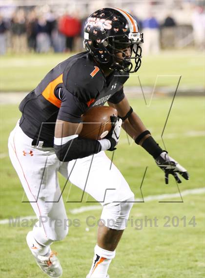 Thumbnail 2 in Vestavia Hills @ Hoover (AHSAA Class 6A Semifinal) photogallery.