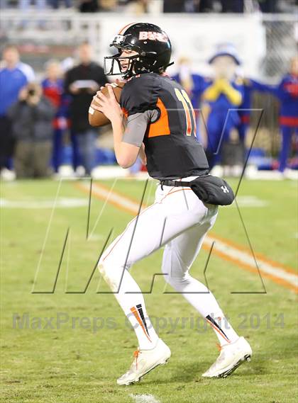 Thumbnail 3 in Vestavia Hills @ Hoover (AHSAA Class 6A Semifinal) photogallery.