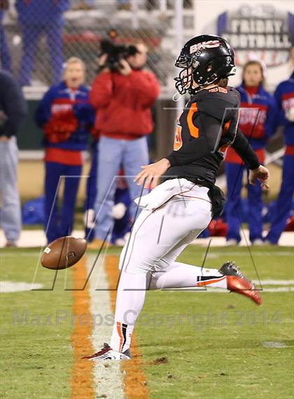 Thumbnail 3 in Vestavia Hills @ Hoover (AHSAA Class 6A Semifinal) photogallery.