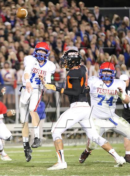 Thumbnail 3 in Vestavia Hills @ Hoover (AHSAA Class 6A Semifinal) photogallery.