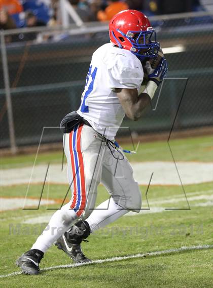 Thumbnail 2 in Vestavia Hills @ Hoover (AHSAA Class 6A Semifinal) photogallery.