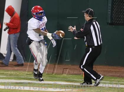 Thumbnail 1 in Vestavia Hills @ Hoover (AHSAA Class 6A Semifinal) photogallery.