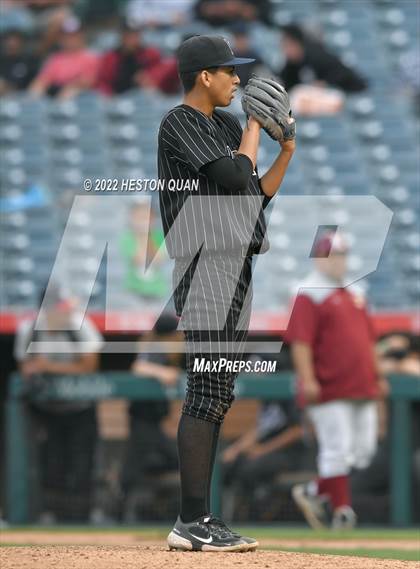 Thumbnail 3 in Warren vs. La Serna photogallery.