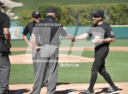 Thumbnail 3 in Warren vs. La Serna photogallery.