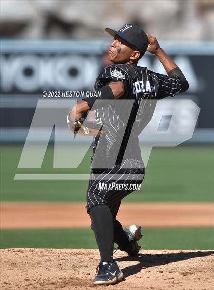 Thumbnail 1 in Warren vs. La Serna photogallery.