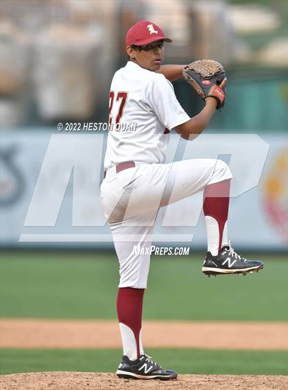 Thumbnail 2 in Warren vs. La Serna photogallery.