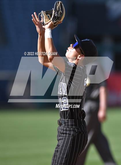 Thumbnail 2 in Warren vs. La Serna photogallery.