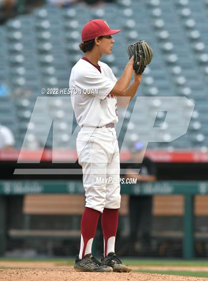Thumbnail 2 in Warren vs. La Serna photogallery.