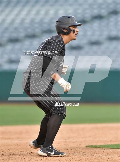 Thumbnail 3 in Warren vs. La Serna photogallery.