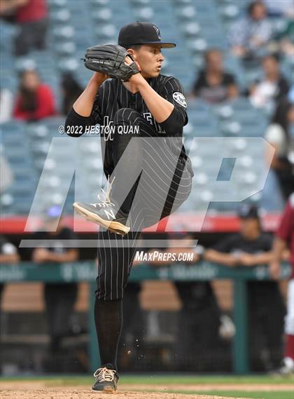 Thumbnail 3 in Warren vs. La Serna photogallery.