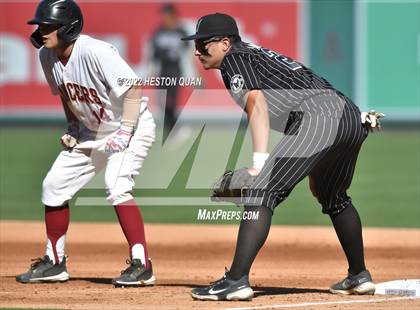 Thumbnail 1 in Warren vs. La Serna photogallery.
