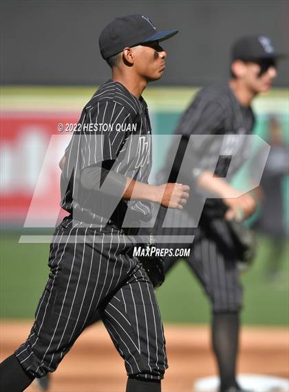 Thumbnail 2 in Warren vs. La Serna photogallery.