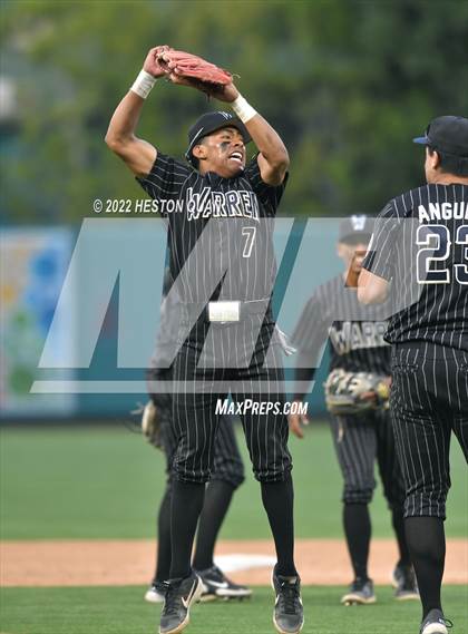 Thumbnail 3 in Warren vs. La Serna photogallery.